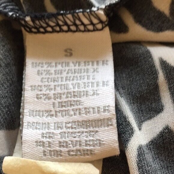 Dressbarn Top Black & White Giraffe Print Blouse Small - Picture 4 of 5